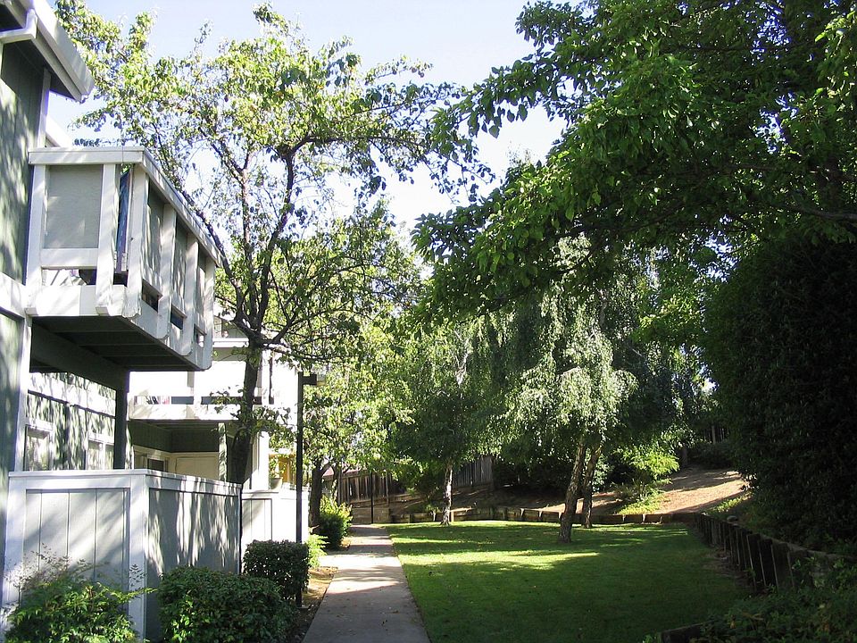 1st image of 2902 Redwood Pkwy APT 24