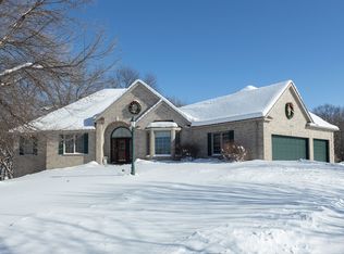 19185 Edgewood Ln, Prior Lake, MN 55372