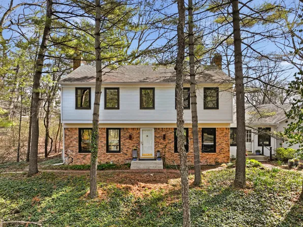 20 Crest Dr, Dune Acres, IN 46304