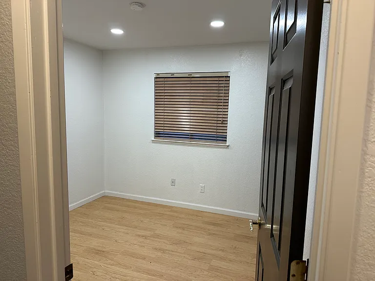 900 Quate Ct — Photo 16