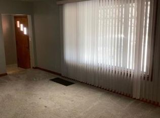 65 Woodcrest Dr, West Seneca, NY 14224