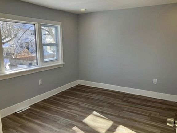 5th image of 10 Baxter St