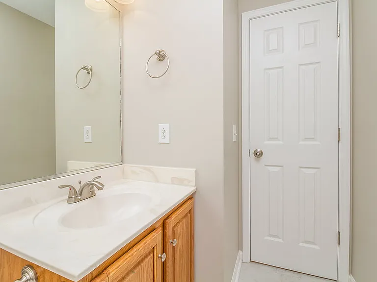 2619 Danbury Cir — Photo 17