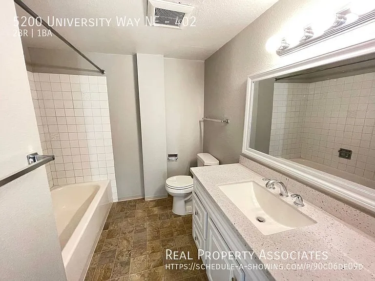 5200 University Way NE #402 — Photo 20