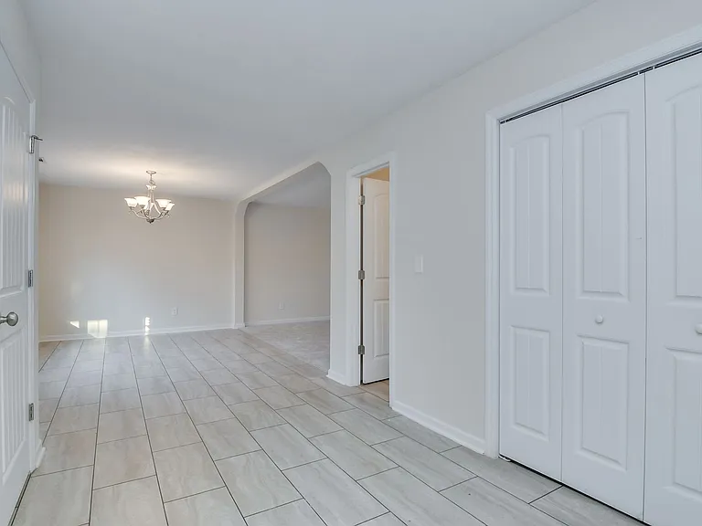 703 Sycamore Ct — Photo 13