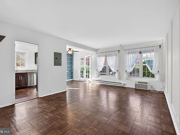 5th image of 3231 Martha Custis Dr #849