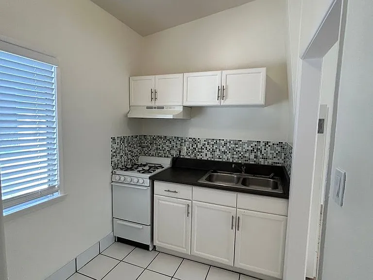 1702 Three Boys Apartments — Photo 9