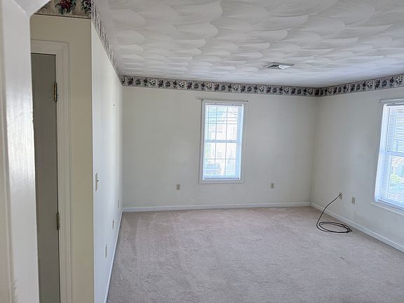 3rd image of 2105 Riverside Dr