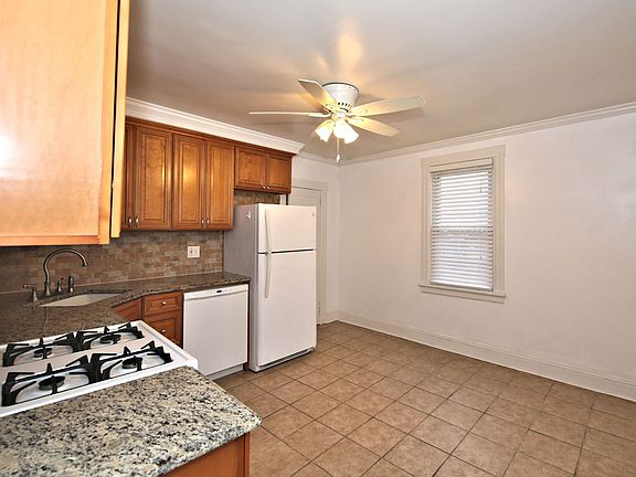 3rd image of 827 Underhill Ave