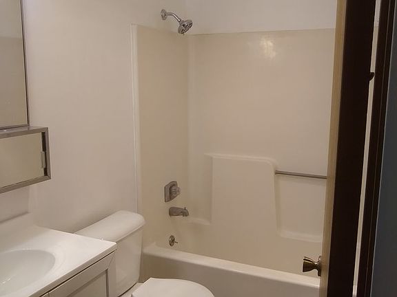 4th image of 311 S Grand Ave #9