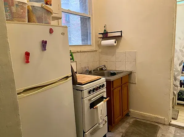 621 West 138th Street 2B image 2 of 7