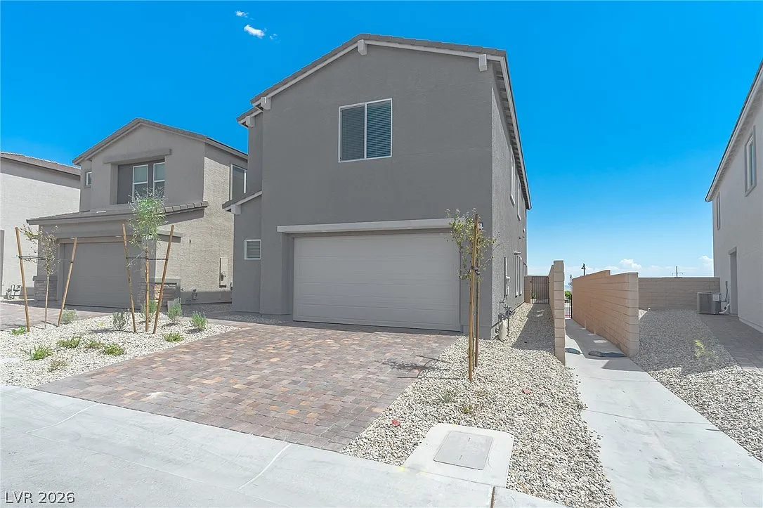 4 bed, 4.0 bath, 2405 sqft, $2,650 — Photo 2