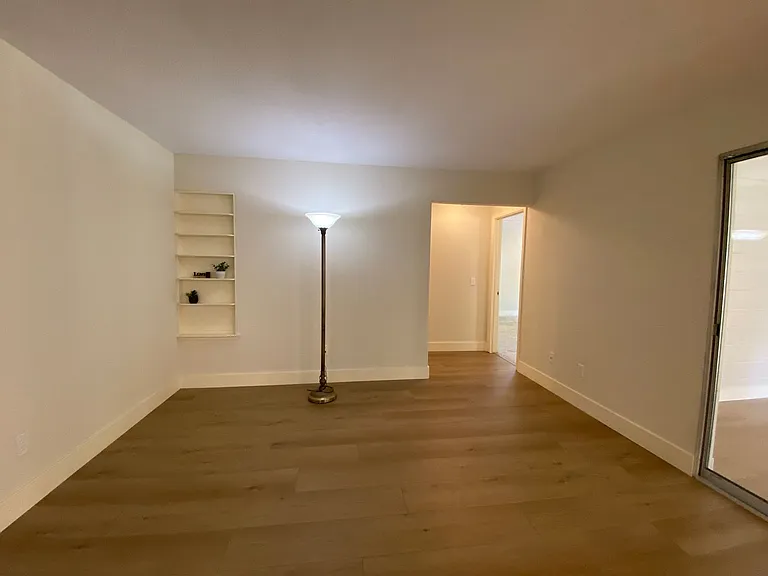 8524 Oak Harbour Ct — Photo 10