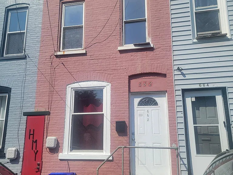 662 Eisenbrown St — Photo 1