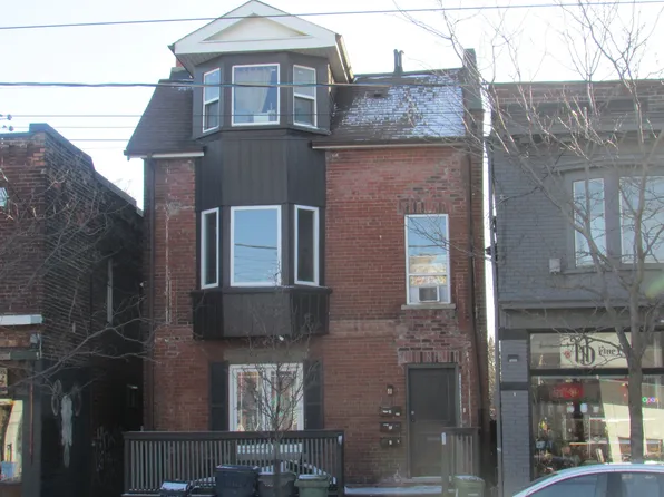 2011 Dundas St W, Toronto, ON M6R 1W7