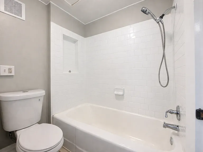 514 N Curley St — Photo 12
