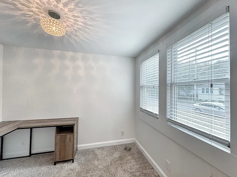 84 Sunnyridge Ave — Photo 11