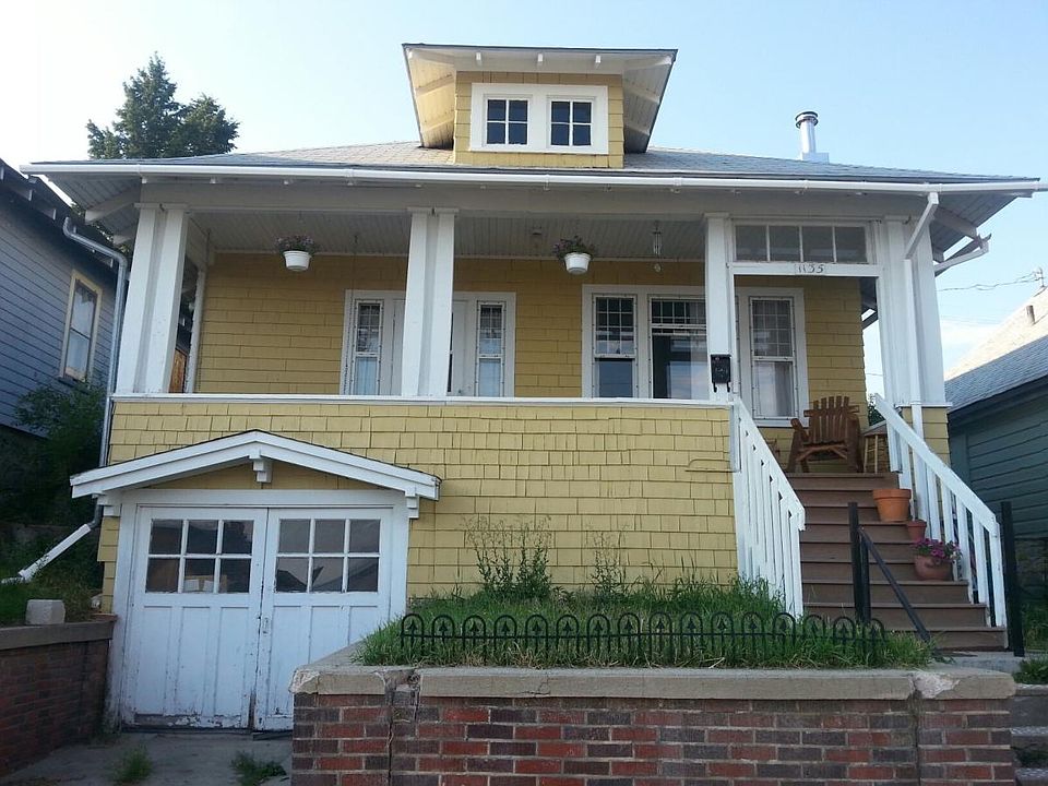 2 blocks from tech, remodeled kitchen and 2 baths