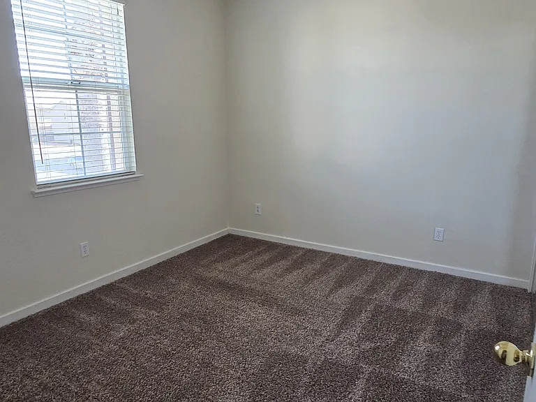 1350 Belmont Dr — Photo 23