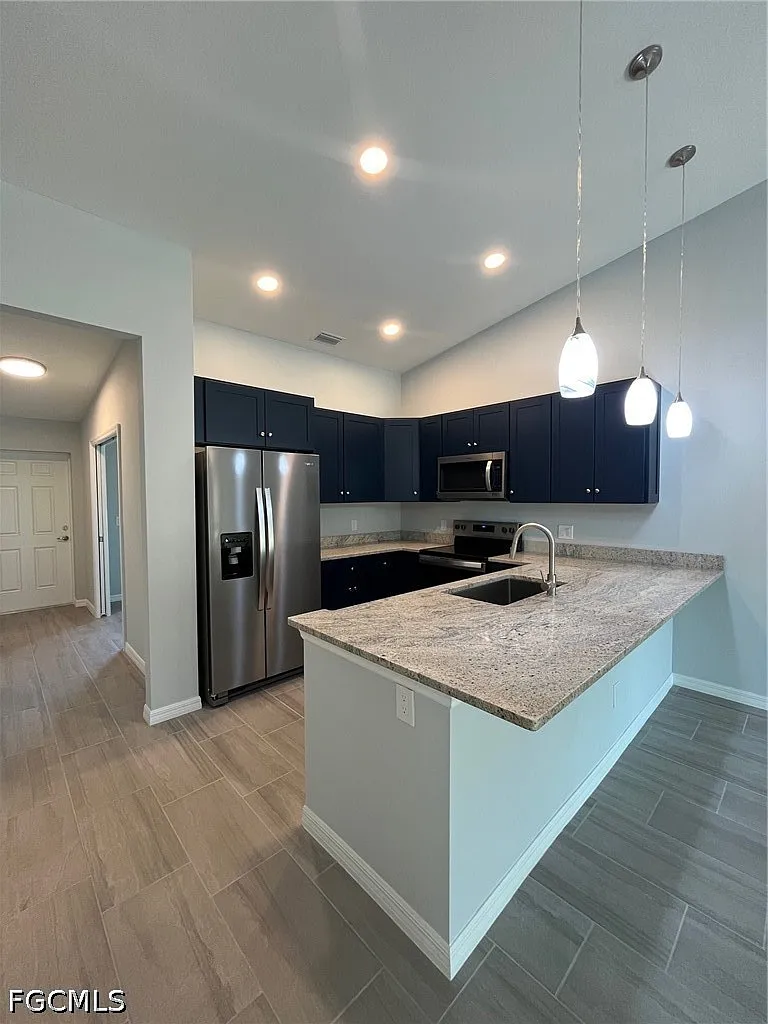 3 bed, 2.0 bath, 1225 sqft, $1,700 — Photo 3