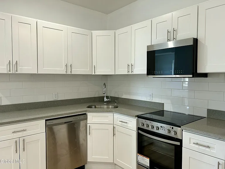 155 River St #5B — Photo 16