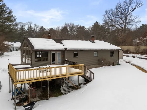 107 Baldwin Dr, Hampden, MA 01036