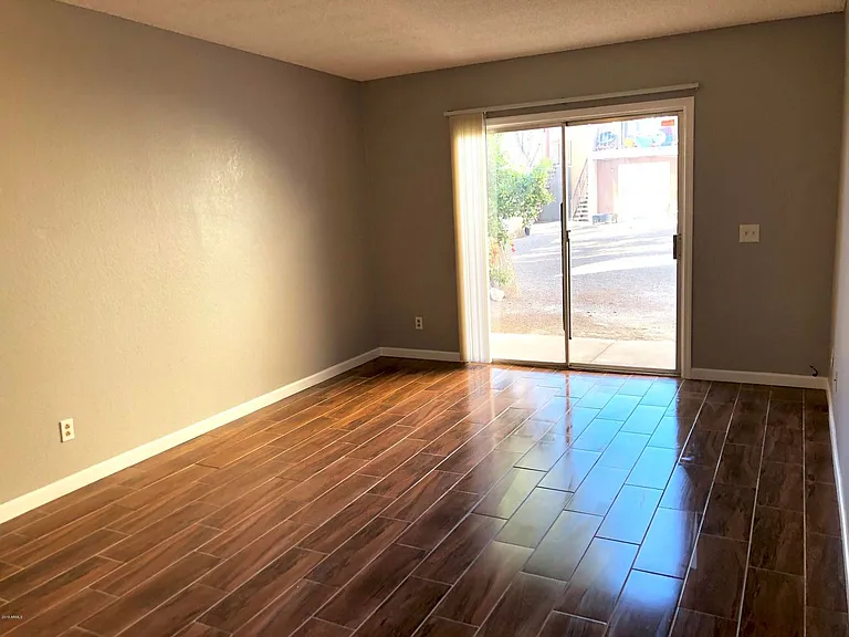 2844 E Marconi Ave — Photo 2