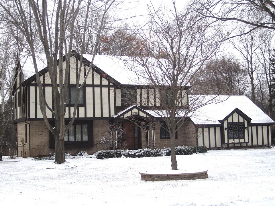 1st image of N62W5290 Edgewater Dr