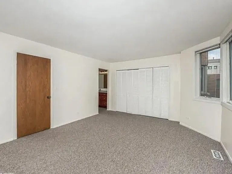1912 N Mohawk St — Photo 15