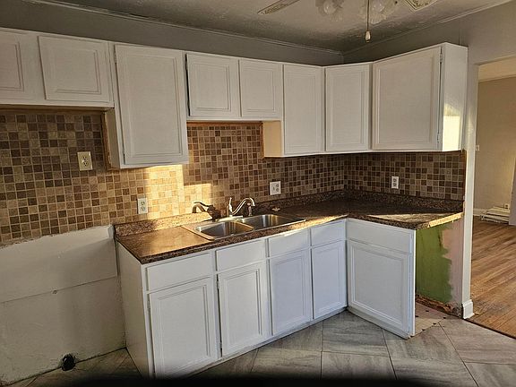 4th image of 3110 Huffman Blvd