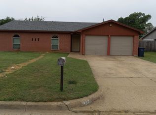 1408 Warren Ln, Fort Worth, TX 76112