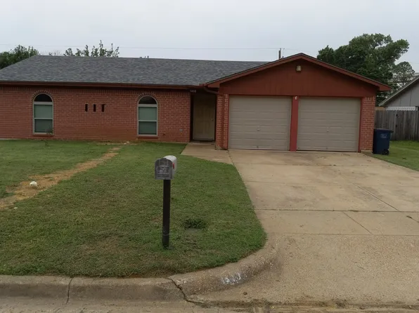 1408 Warren Ln, Fort Worth, TX 76112