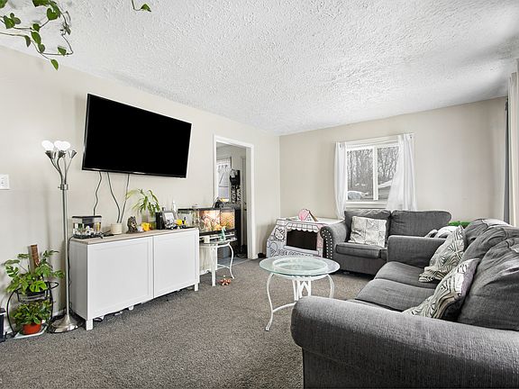 3rd image of 2058 Mac Ct