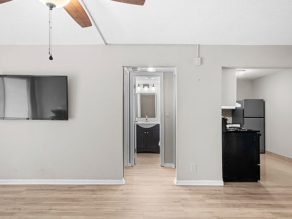 4th image of 1428 SE 4th Avenue #132