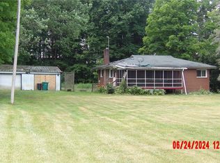 1724 Mercer Grove City Rd, Mercer, PA 16137