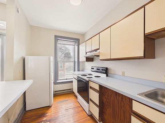 3rd image of 1010 N 3rd St APT 3