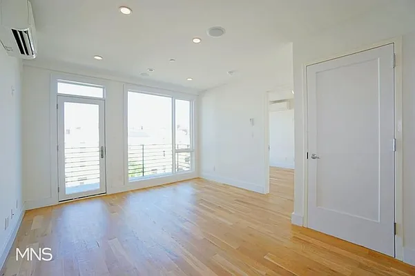 Rented by MNS | media 12