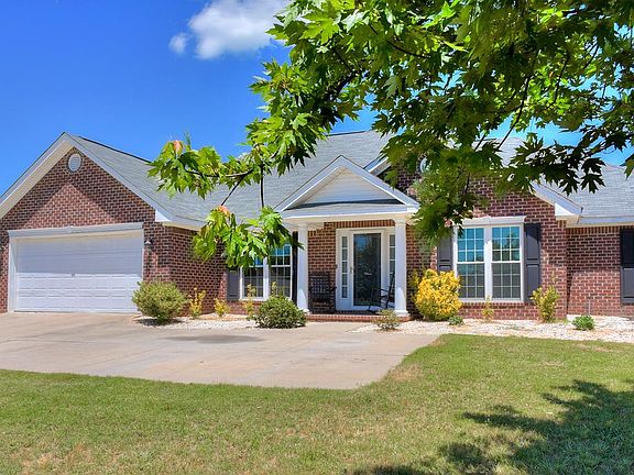 3rd image of 3036 Parkridge Dr