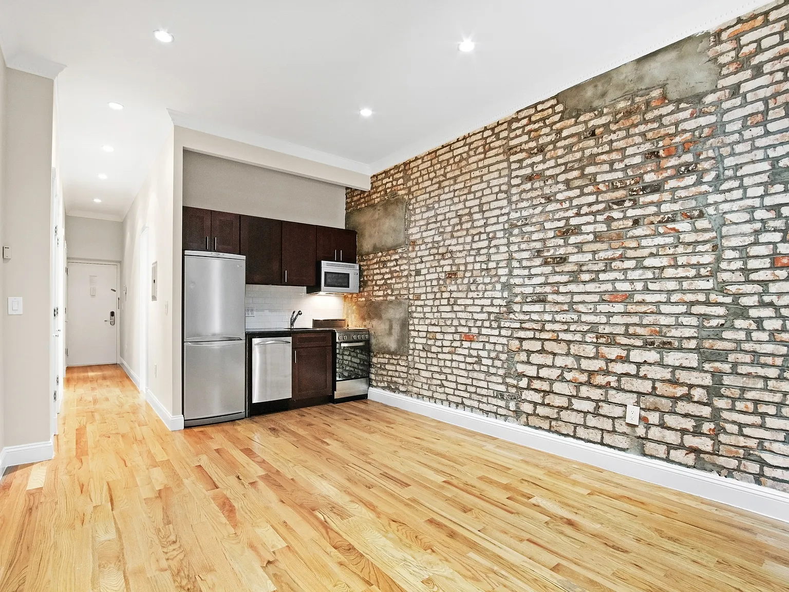 420 East 66th Street — Photo 2