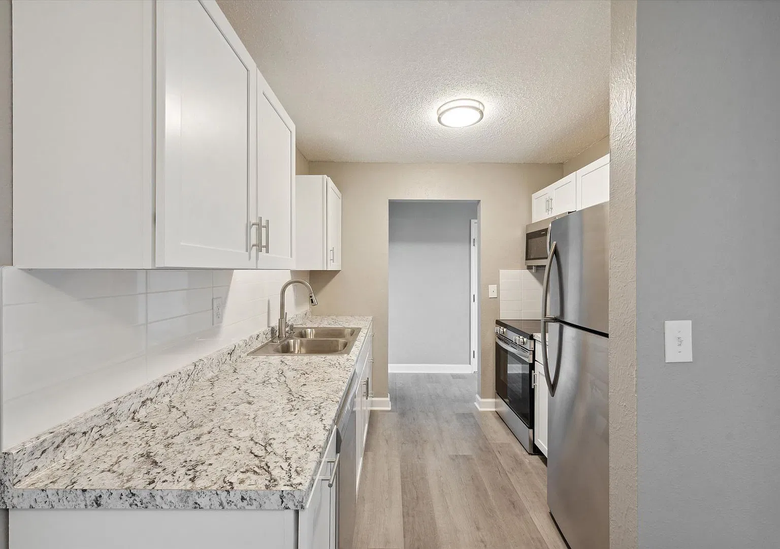 4013 Harvest Ln — Photo 2