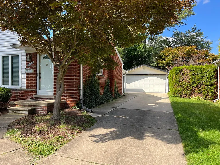 31125 Blair Dr — Photo 2