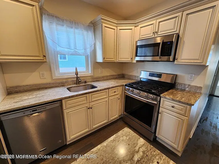 334 W Front St #A — Photo 15