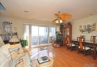 3rd image of 25 West Broadway