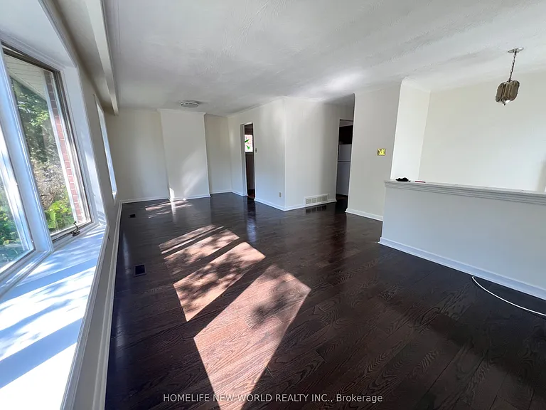 53 Aurora Heights Dr — Photo 3