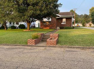 1101 Henry St, Ravenswood, WV 26164