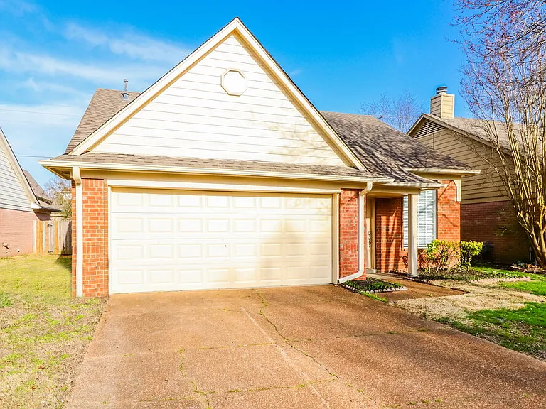 2268 Lake Hill Ct — Photo 3