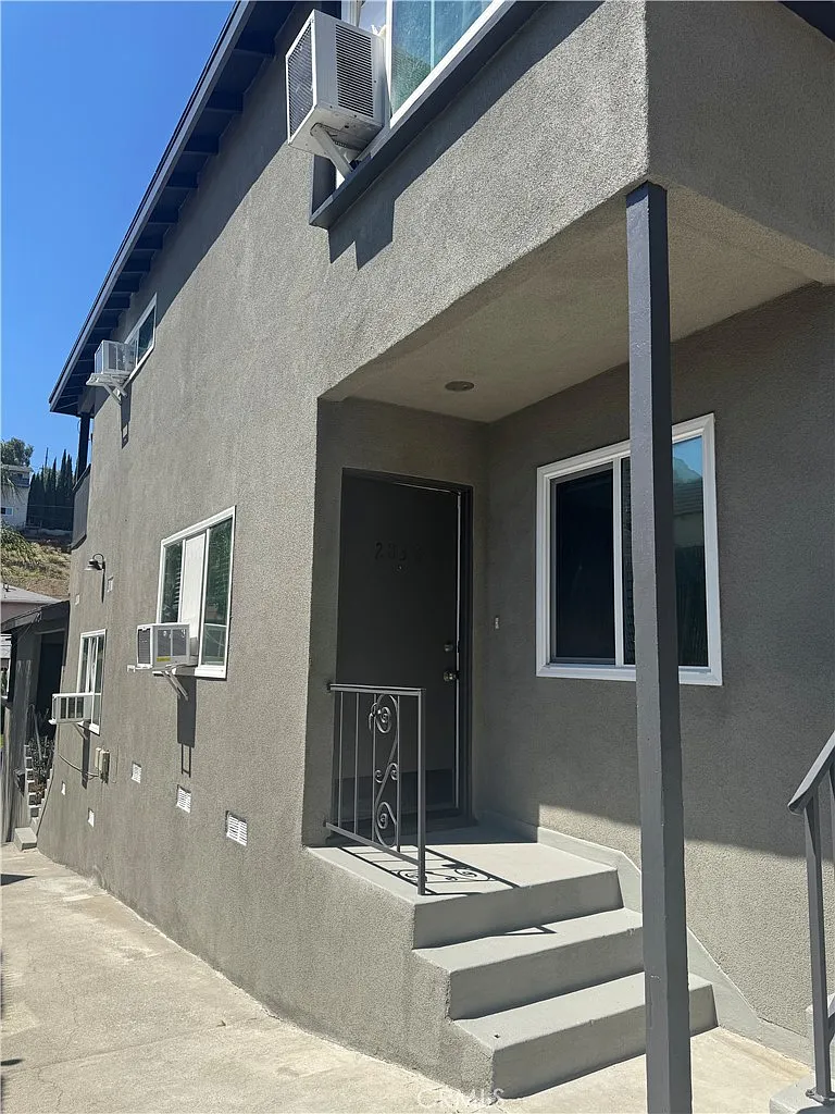 1 bed, 700 sqft, $1,900 — Photo 2