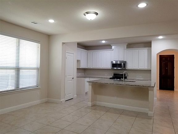 5th image of 908 Llano Falls Dr