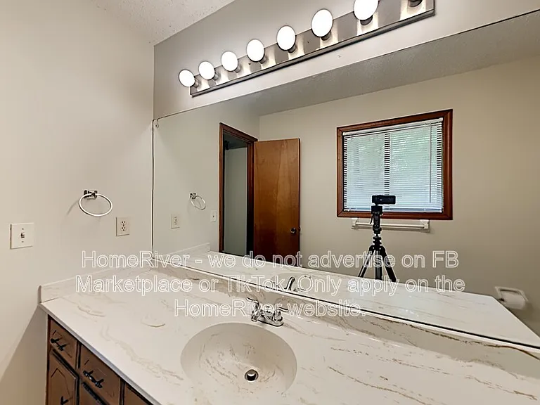 2551 Hunton Ct NE — Photo 13