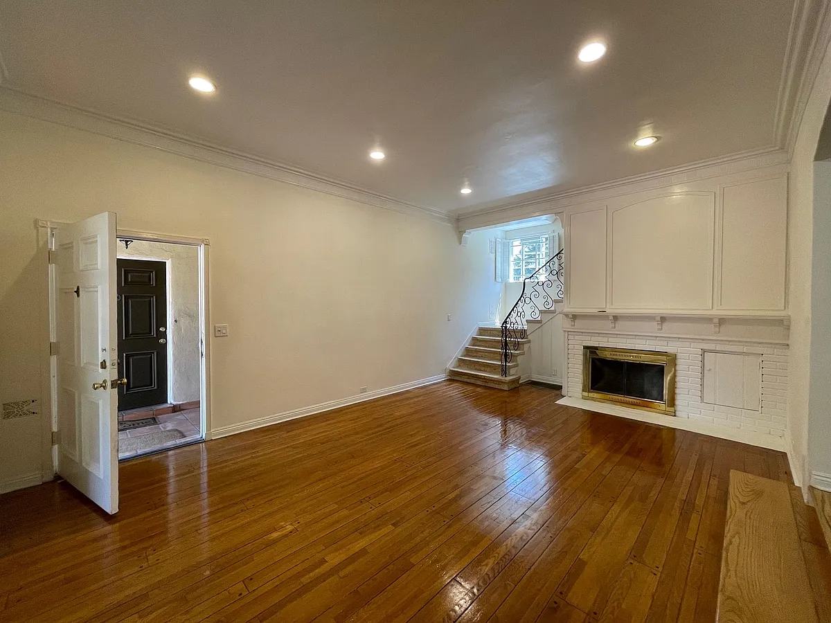 Building Photo - 10804 Lindbrook Dr